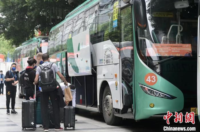 弗拉泰西表示：“两年前，当我想要离开萨索洛的时候，萨索洛CEO卡尔内瓦利和我的经纪人说服我留在萨索洛，他们告诉我那可能不是一个离队的好时机，要想成功有时候不能太心急。